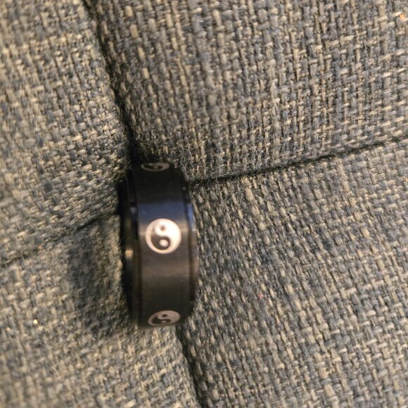Unisex Yin Yang  Stackable  Collectable Rings Size 9 Brand New - Picture 1 of 1